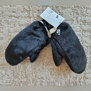 Nike Women's Faux Fur Mittens